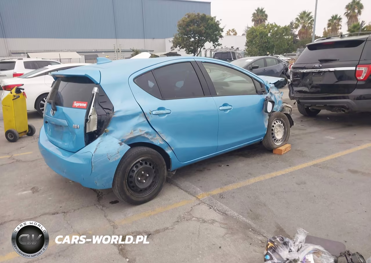 2016 Toyota Prius C One VIN:JTDKDTB34G1120197 - 4