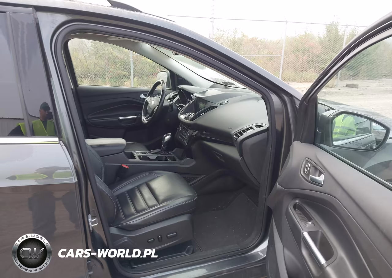 2019 Ford Escape Titanium VIN:1FMCU9J92KUB98607 - 5
