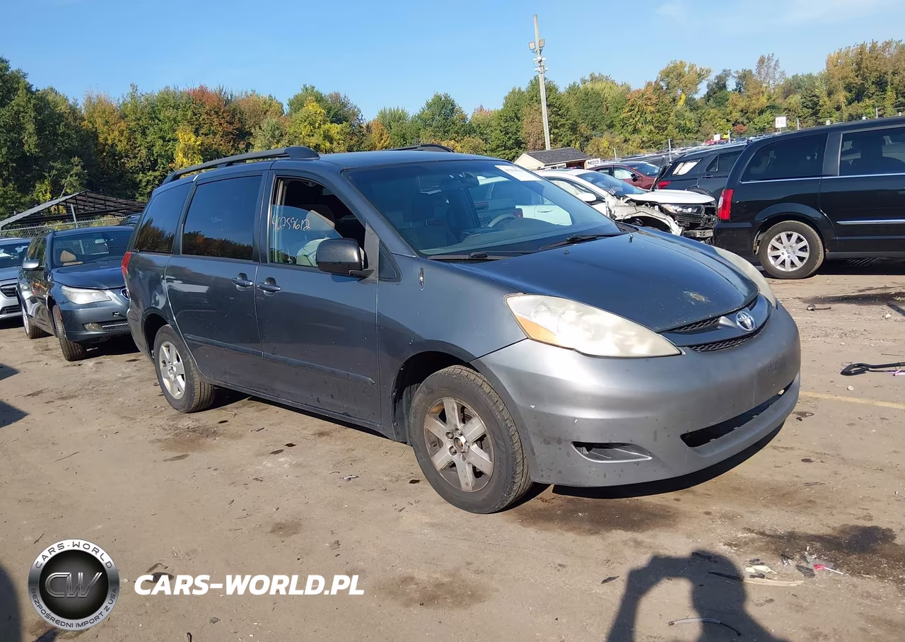 2008 Toyota Sienna Le – zdjęcie 1 z 15