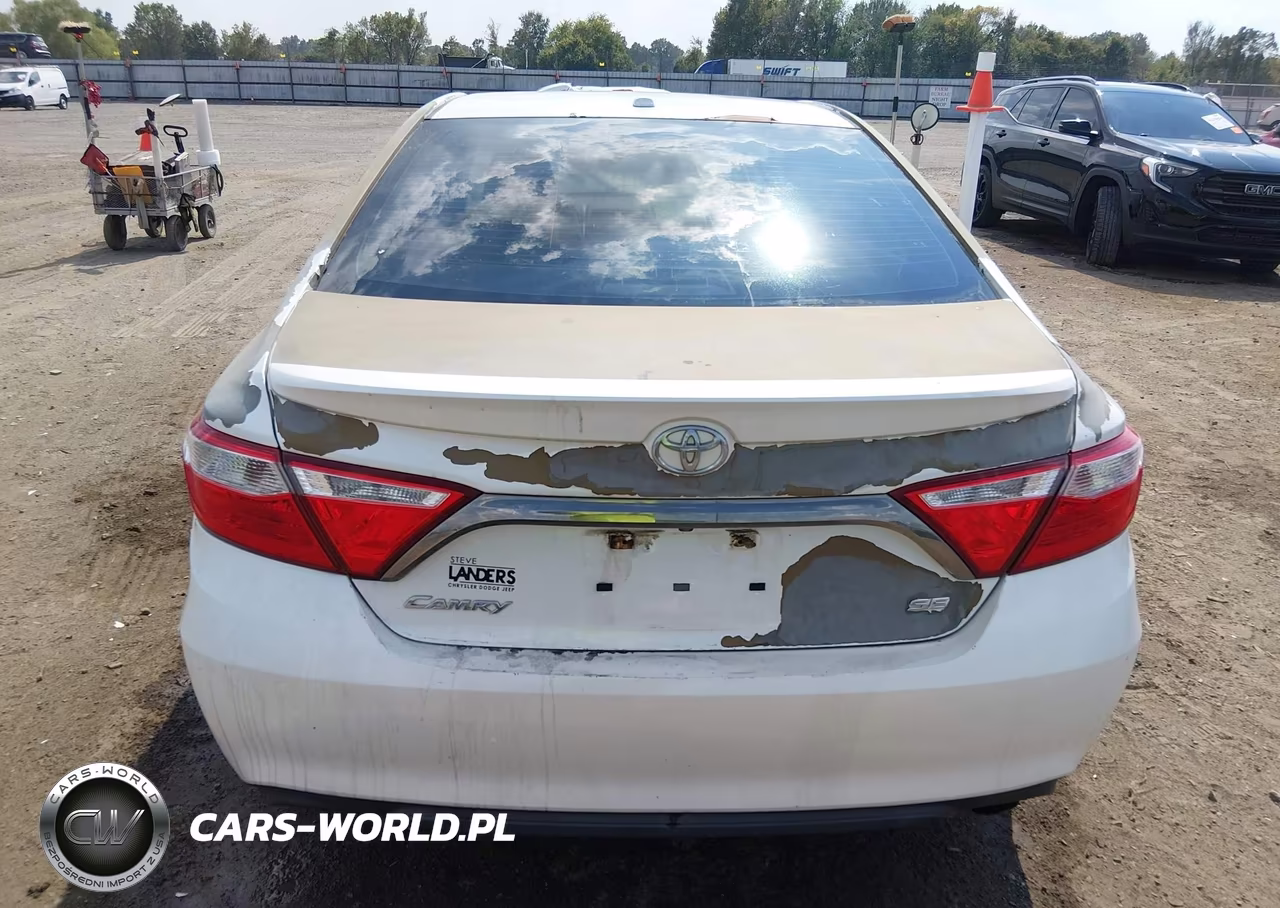 2015 Toyota Camry Se VIN:4T1BF1FK3FU476147 - 16