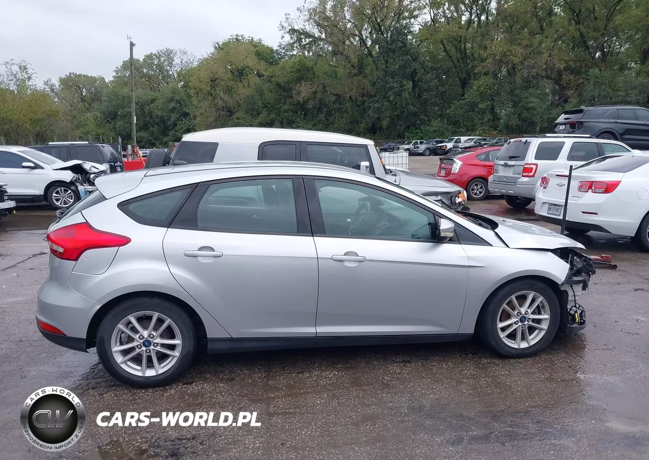 2017 Ford Focus Se VIN:1FADP3K2XHL215561 - 13