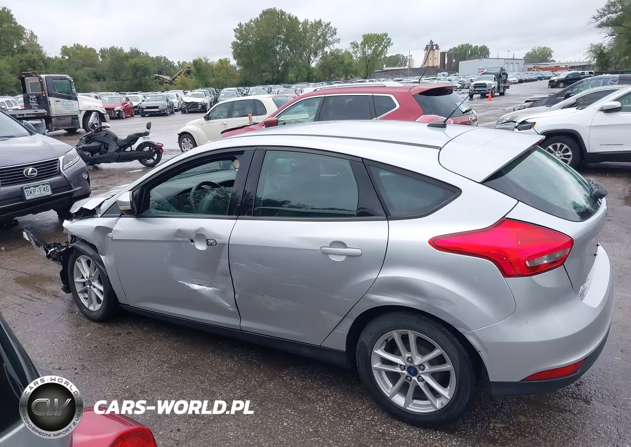 2017 Ford Focus Se VIN:1FADP3K2XHL215561 - 14