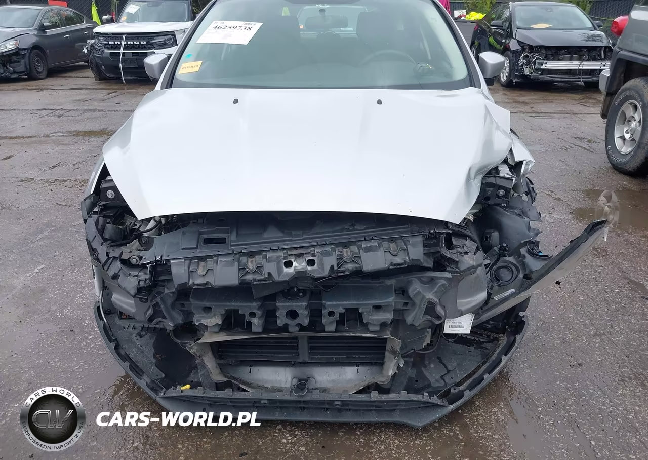 2017 Ford Focus Se VIN:1FADP3K2XHL215561 - 6