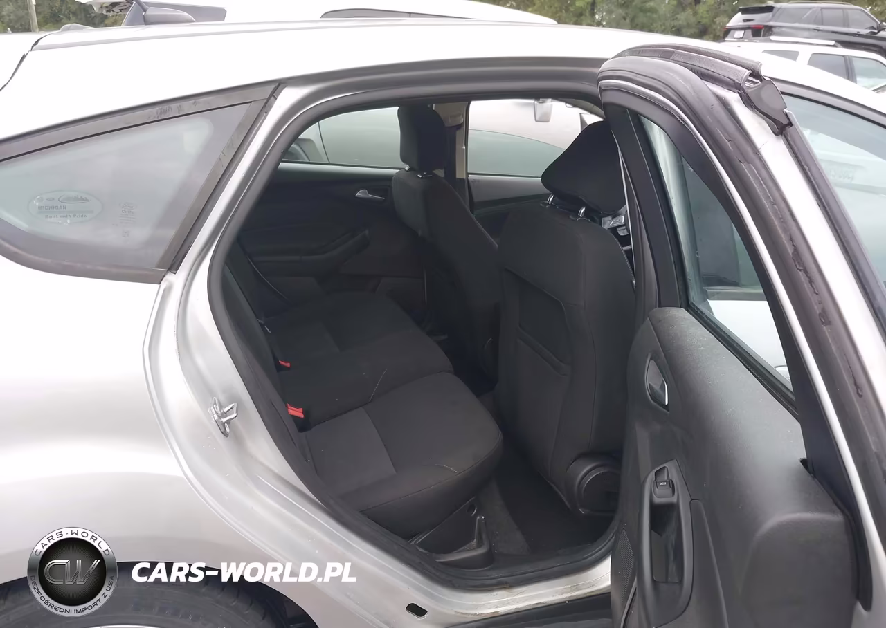 2017 Ford Focus Se VIN:1FADP3K2XHL215561 - 8