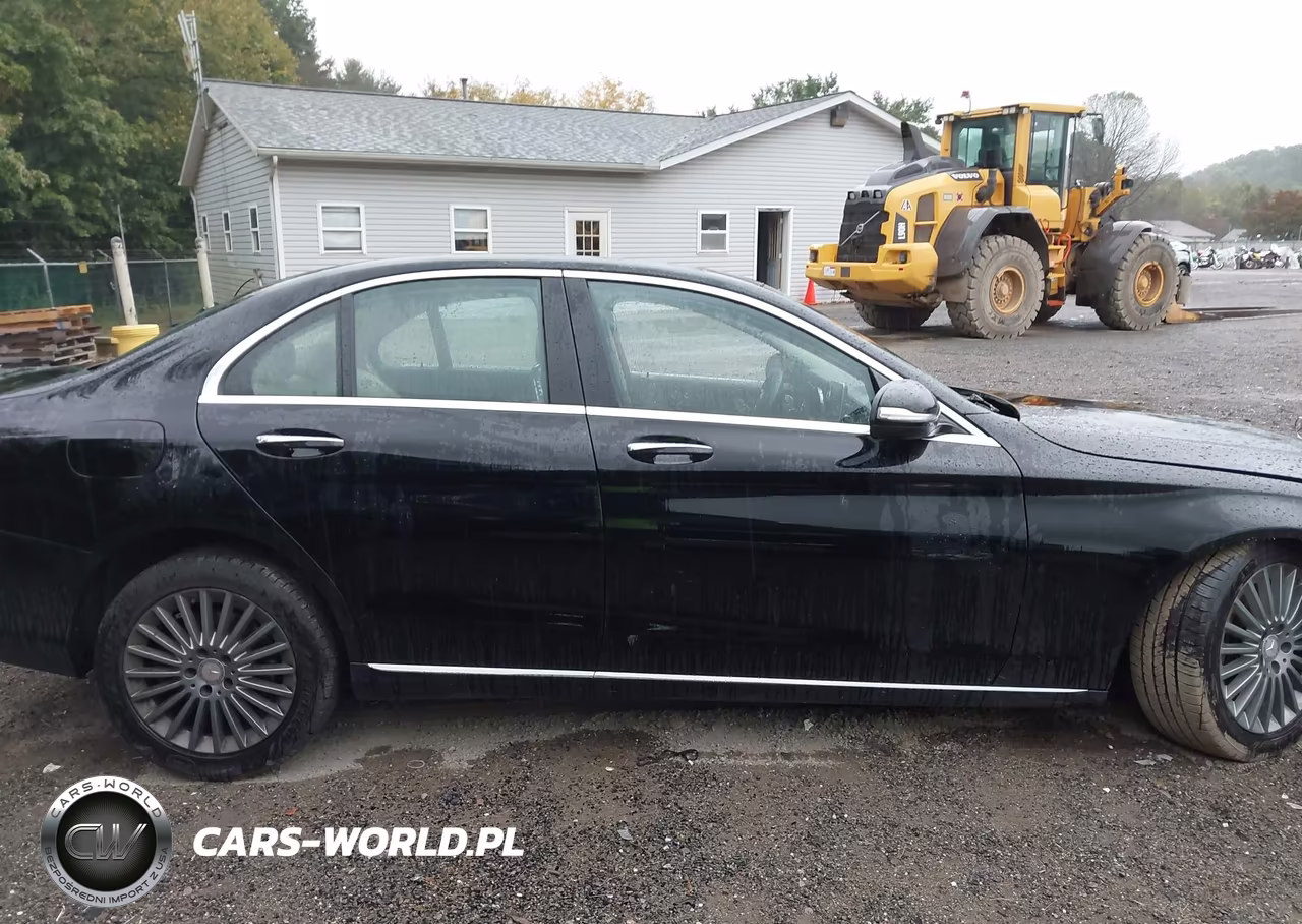 2015 Mercedes-Benz C-Class C 300 Luxury VIN:55SWF4KB8FU025378 - 14