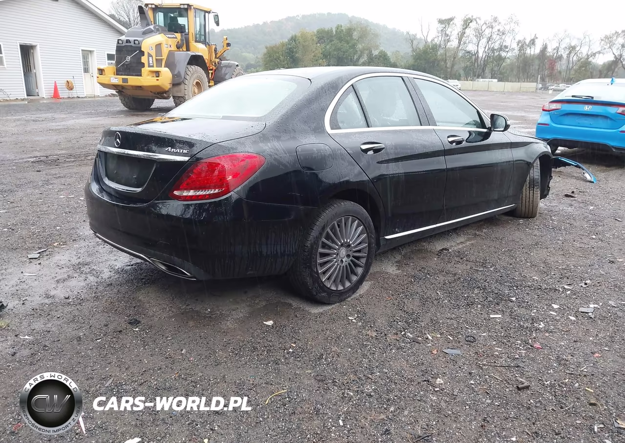 2015 Mercedes-Benz C-Class C 300 Luxury VIN:55SWF4KB8FU025378 - 4