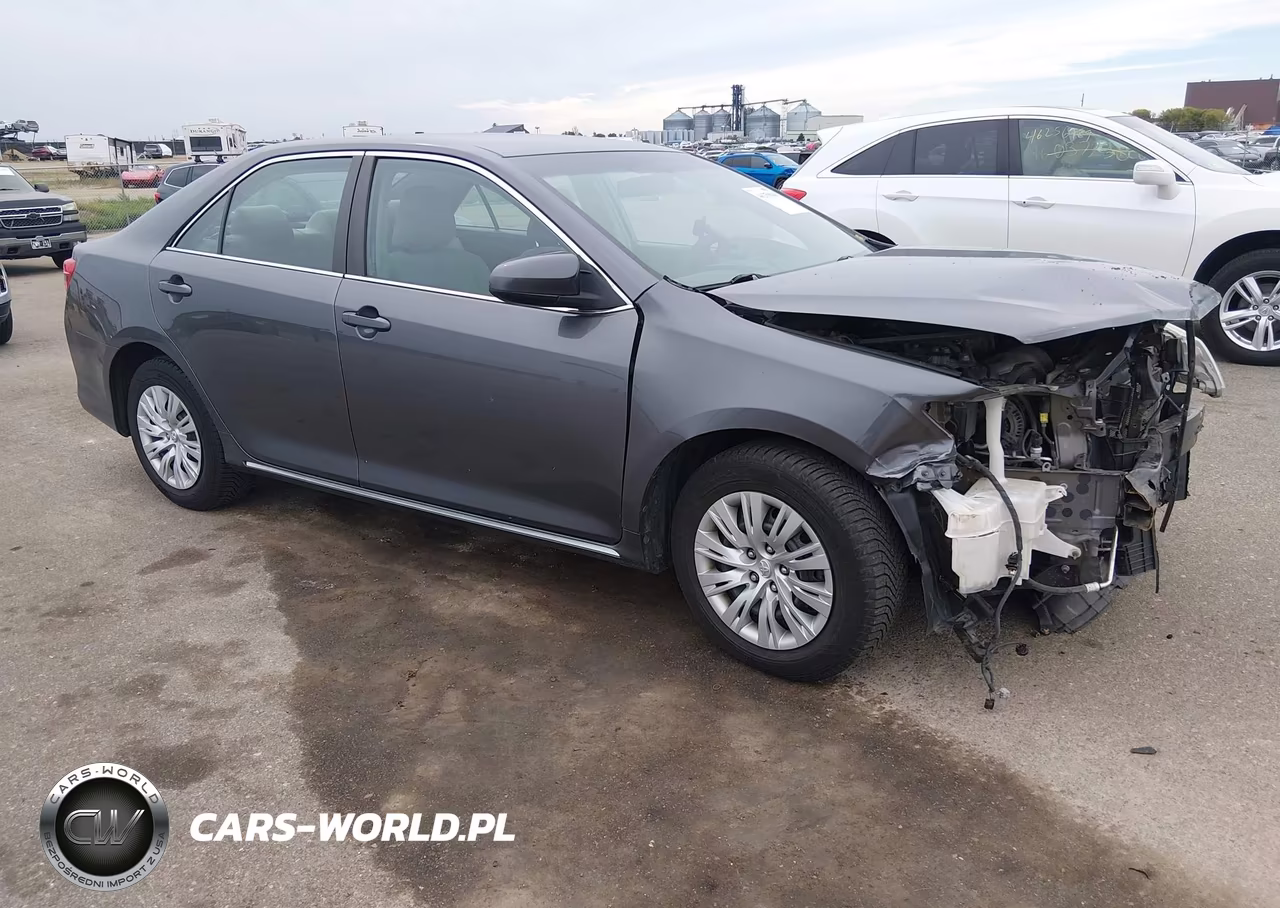 2014 Toyota Camry Le – zdjęcie 1 z 17