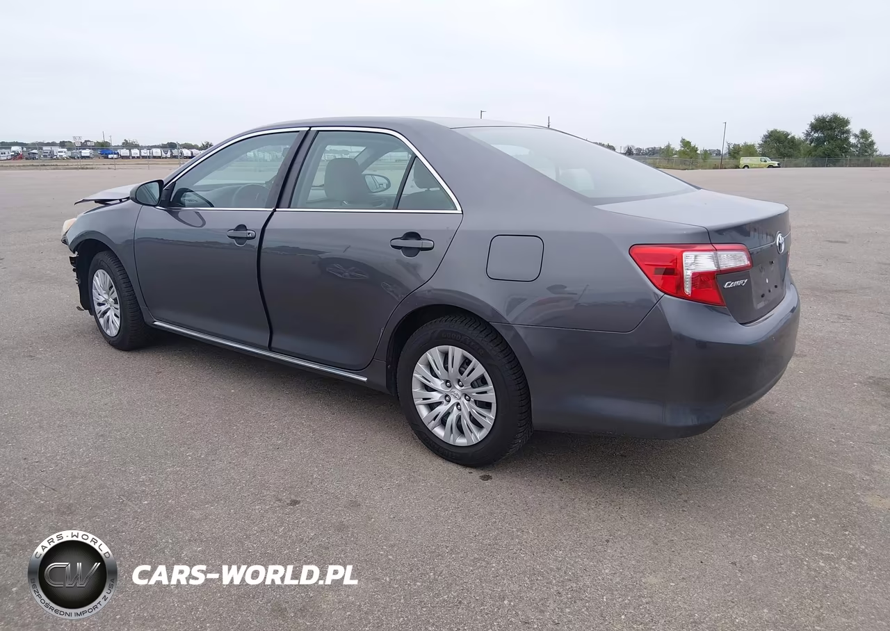 2014 Toyota Camry Le VIN:4T4BF1FK3ER349547 - 3