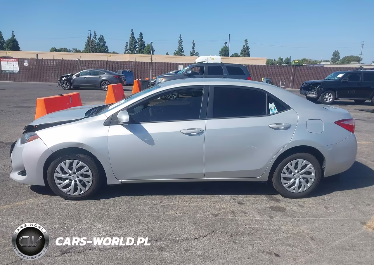 2018 Toyota Corolla Le VIN:5YFBURHE2JP829354 - 14