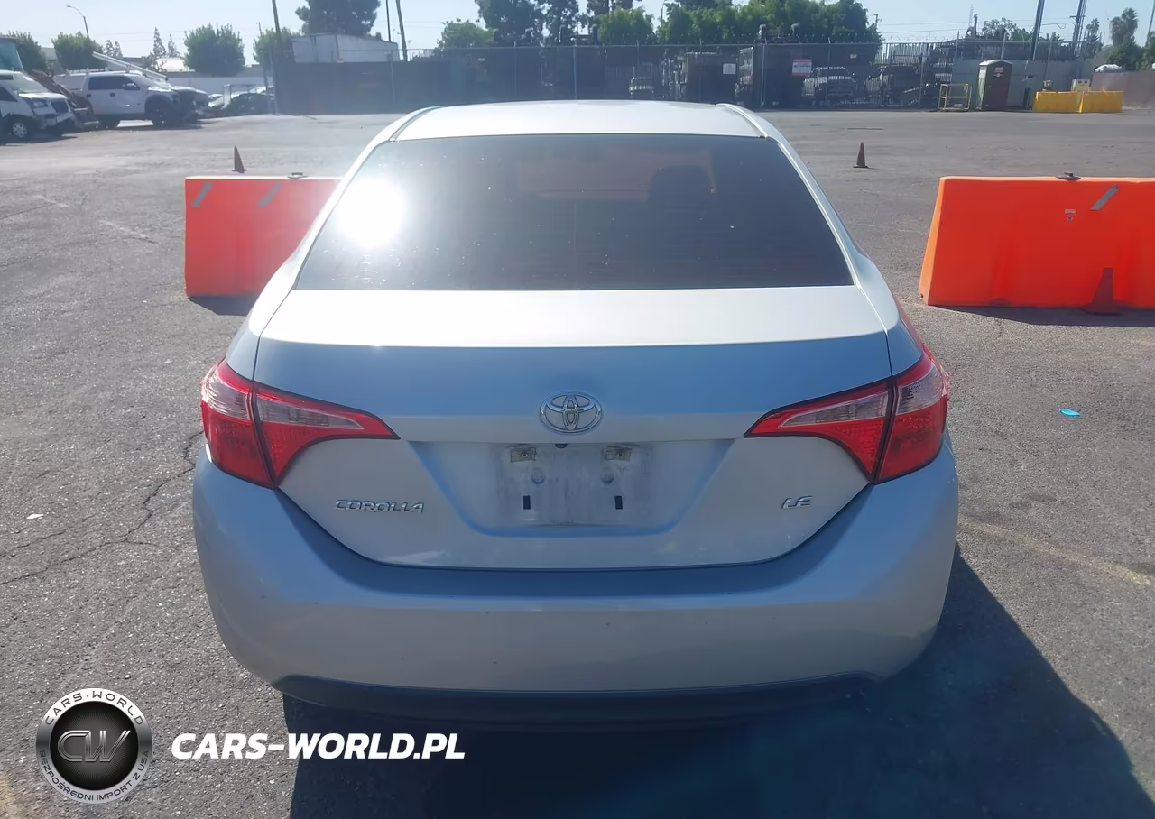 2018 Toyota Corolla Le VIN:5YFBURHE2JP829354 - 16