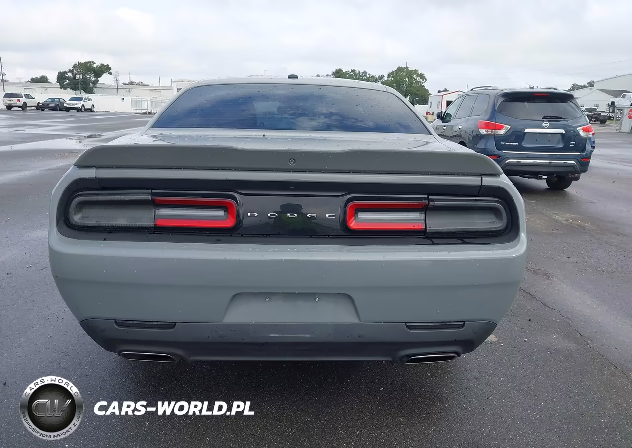 2018 Dodge Challenger Sxt VIN:2C3CDZAG5JH321924 - 17
