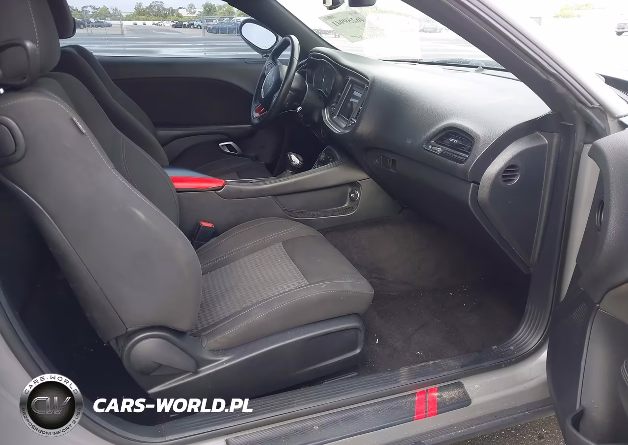 2018 Dodge Challenger Sxt VIN:2C3CDZAG5JH321924 - 5
