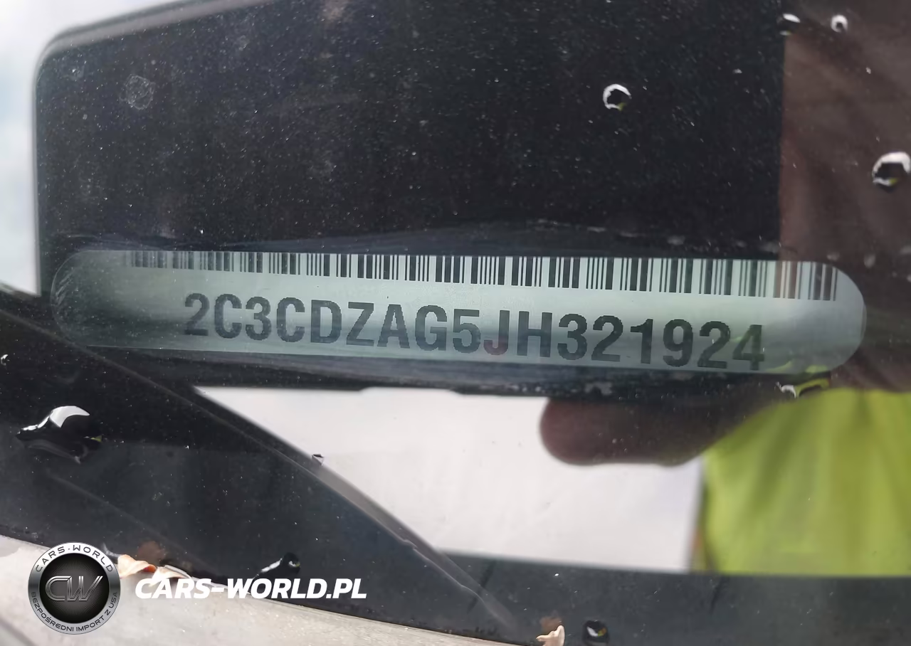 2018 Dodge Challenger Sxt VIN:2C3CDZAG5JH321924 - 9