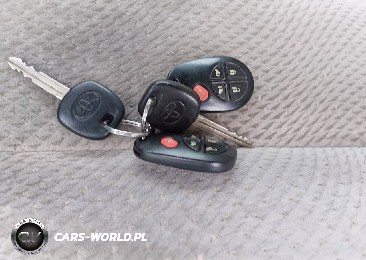 2011 Toyota Sienna Le V6 VIN:5TDKK3DCXBS086345 - 11