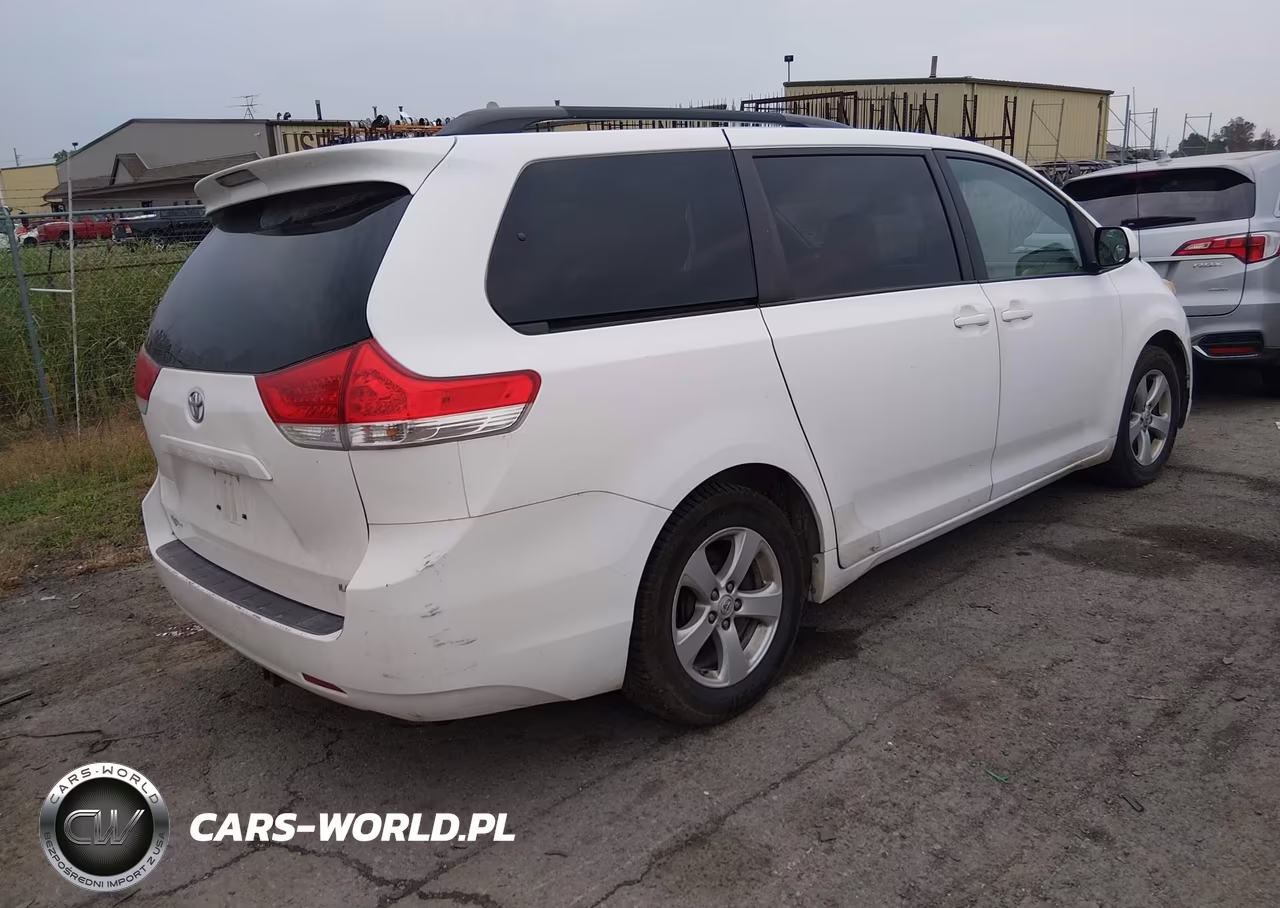 2011 Toyota Sienna Le V6 VIN:5TDKK3DCXBS086345 - 4