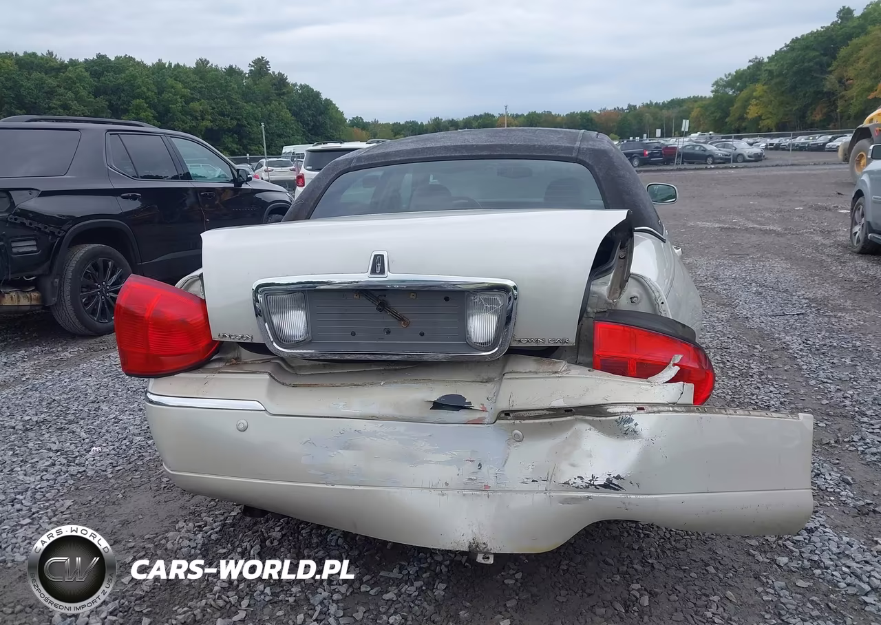 2004 Lincoln Town Car Ultimate VIN:1LNHM83W04Y621120 - 16