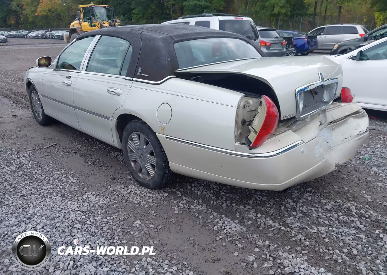 2004 Lincoln Town Car Ultimate VIN:1LNHM83W04Y621120 - 3