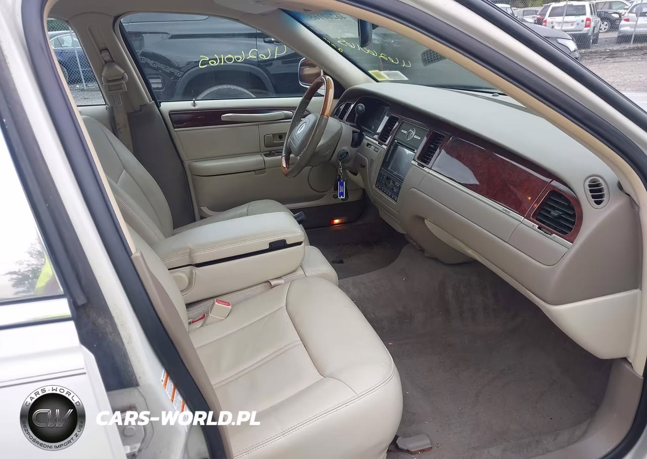 2004 Lincoln Town Car Ultimate VIN:1LNHM83W04Y621120 - 5