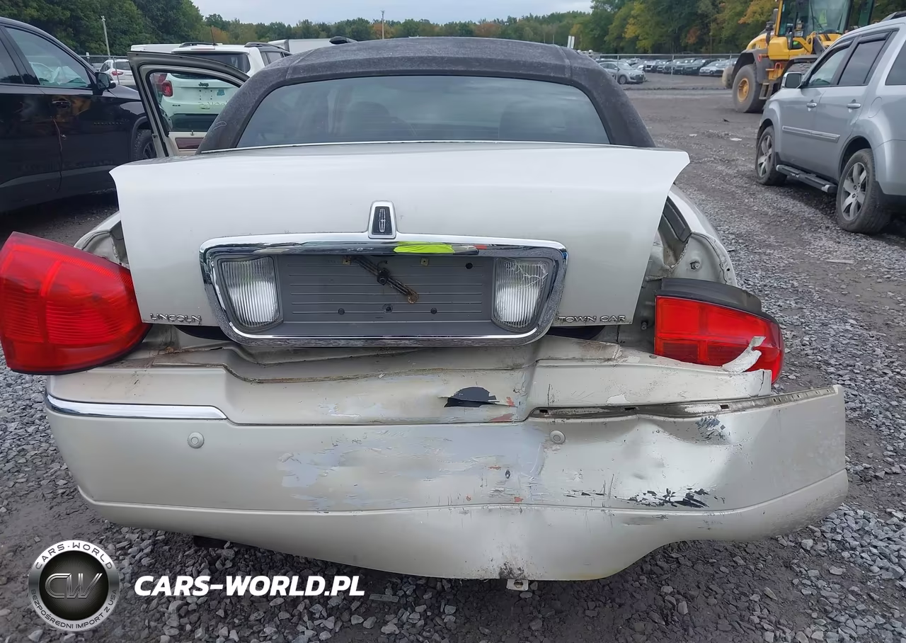2004 Lincoln Town Car Ultimate VIN:1LNHM83W04Y621120 - 6