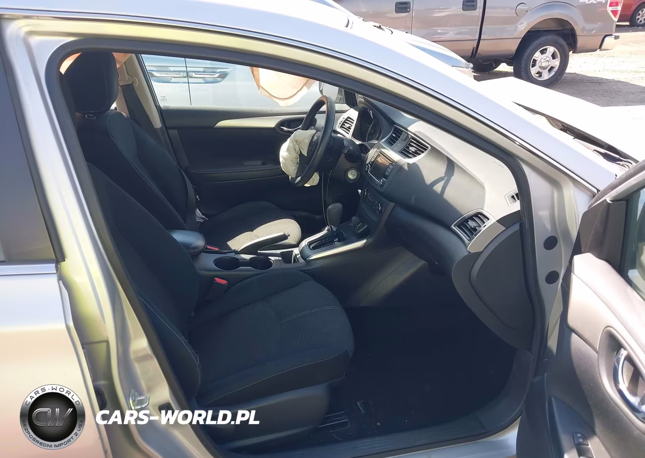 2018 Nissan Sentra S VIN:3N1AB7AP4JY303246 - 5