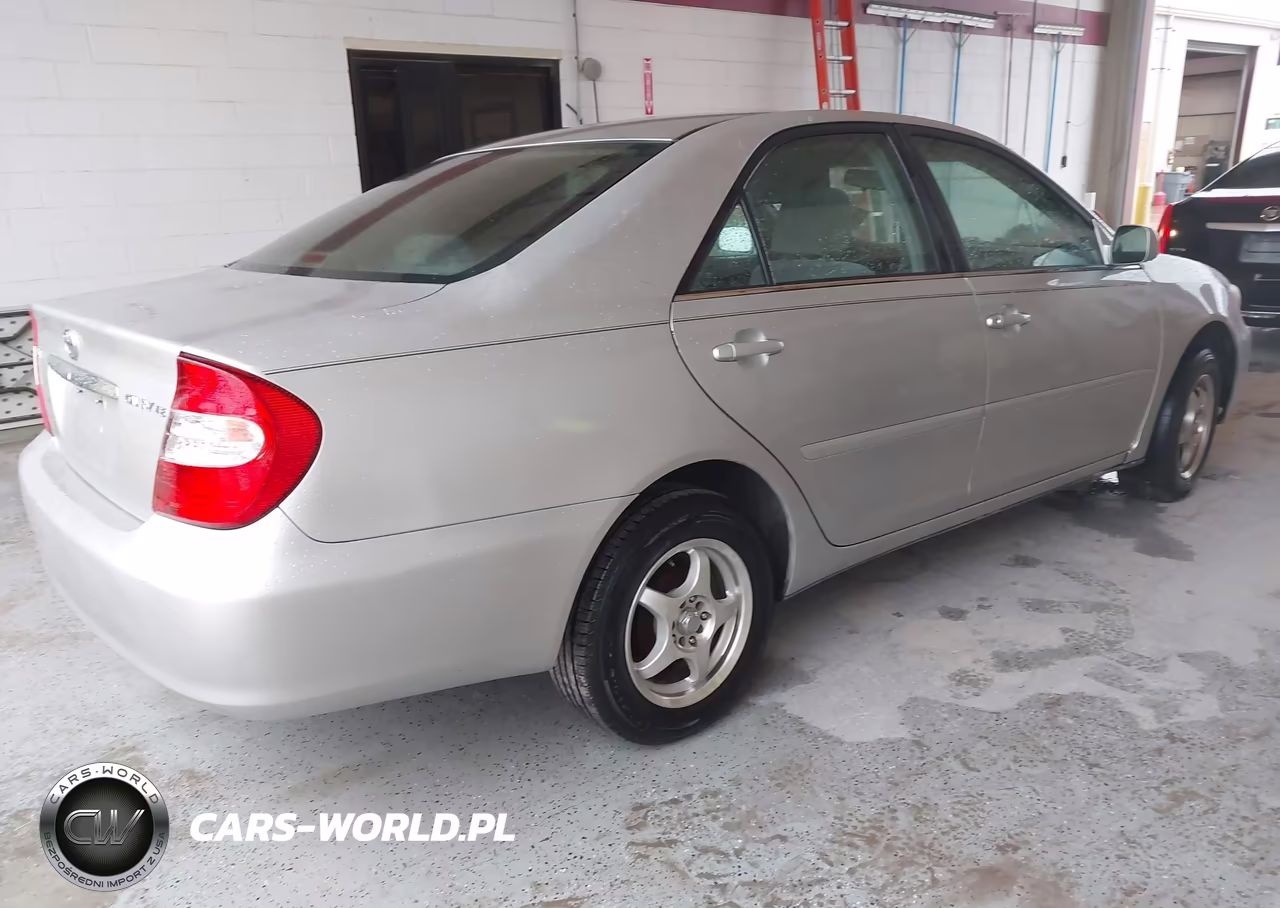 2003 Toyota Camry Le VIN:4T1BE32K03U118164 - 4