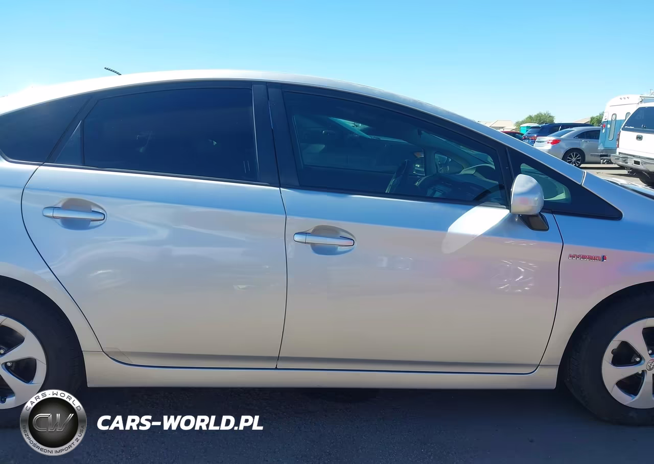2014 Toyota Prius Two VIN:JTDKN3DUXE1804381 - 13