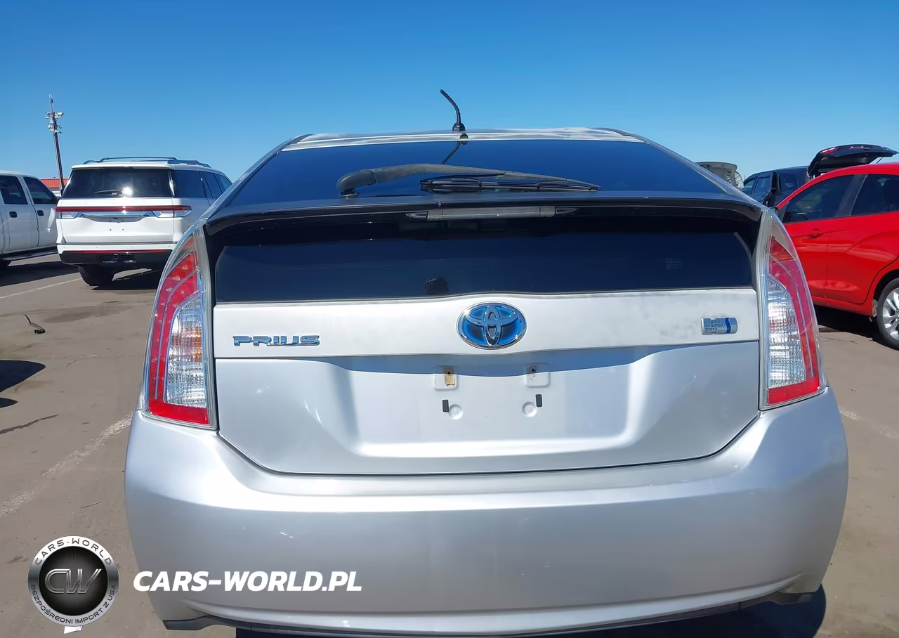 2014 Toyota Prius Two VIN:JTDKN3DUXE1804381 - 16