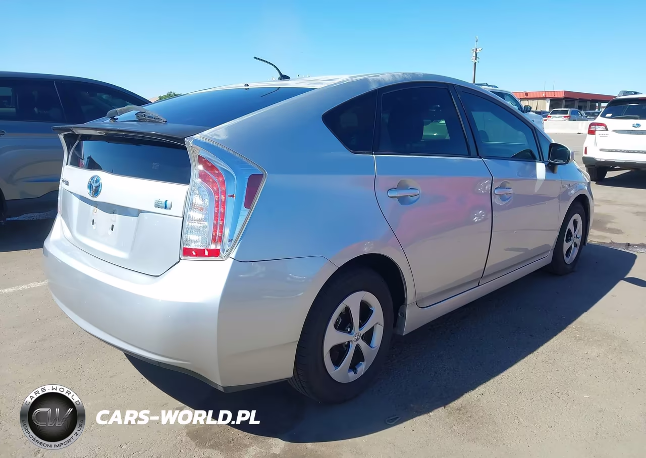 2014 Toyota Prius Two VIN:JTDKN3DUXE1804381 - 4