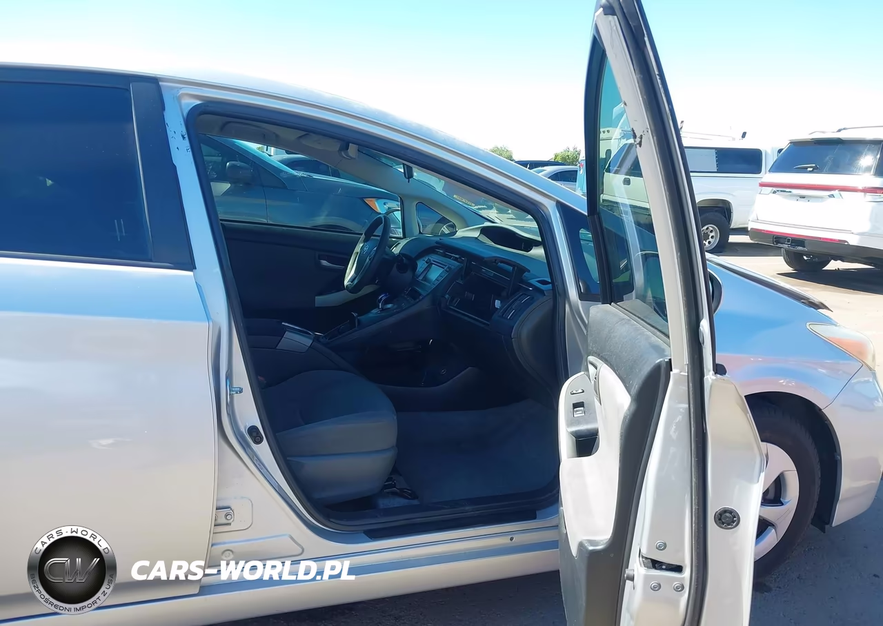 2014 Toyota Prius Two VIN:JTDKN3DUXE1804381 - 5