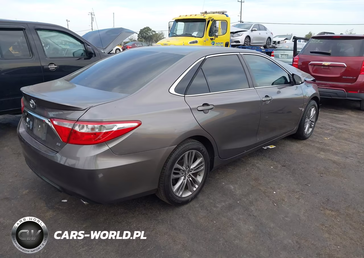 2015 Toyota Camry Se VIN:4T1BF1FK2FU972993 - 4