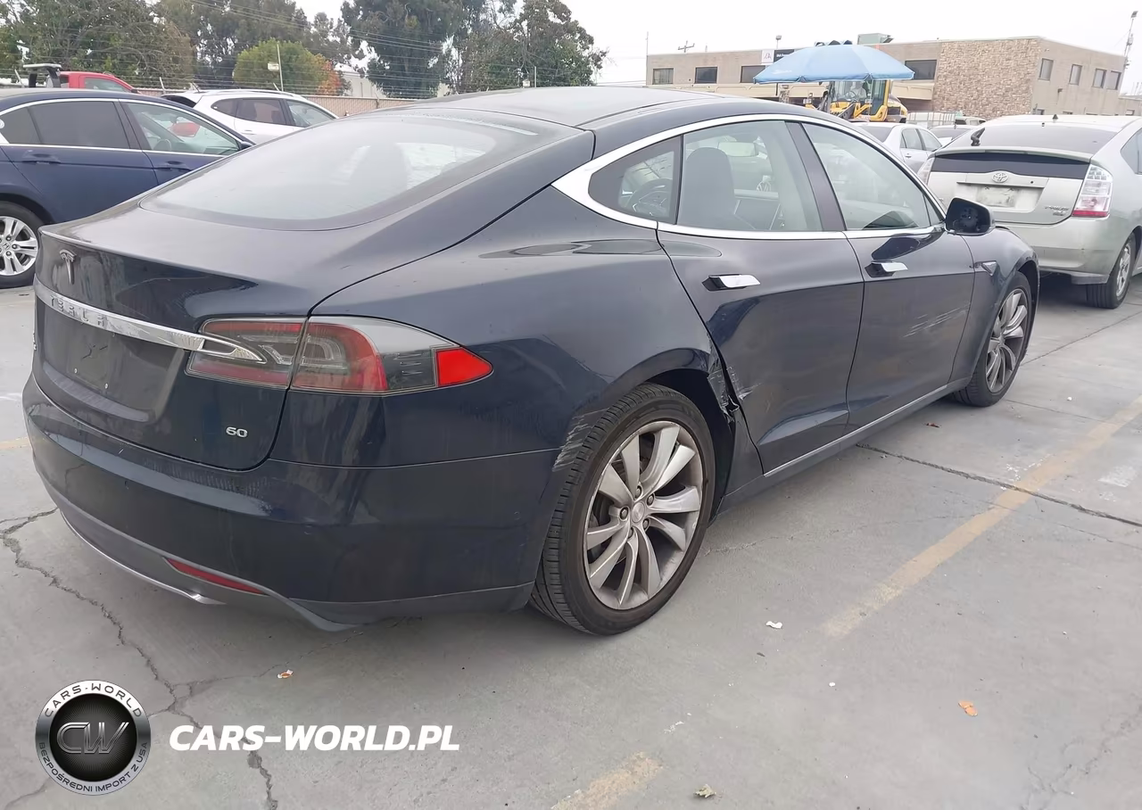 2015 Tesla Model S 60-70-85 VIN:5YJSA1S19FFP77028 - 4