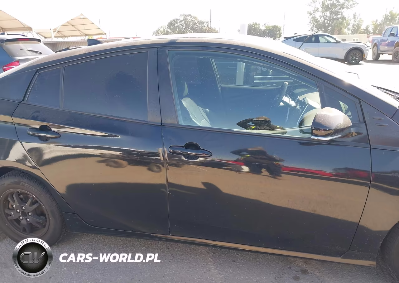 2016 Toyota Prius Two VIN:JTDKBRFU6G3515112 - 13