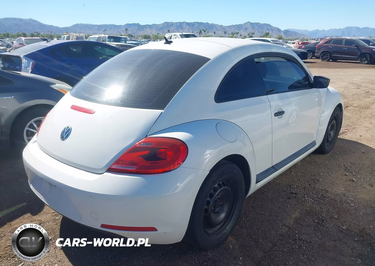 2013 Volkswagen Beetle 2.5L Entry VIN:3VWFP7AT5DM645458 - 4
