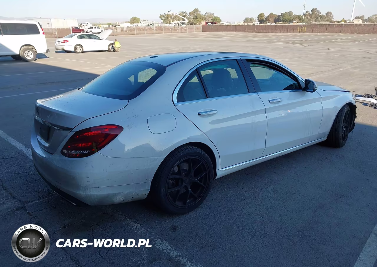 2018 Mercedes-Benz C 300 VIN:55SWF4JB0JU281959 - 4
