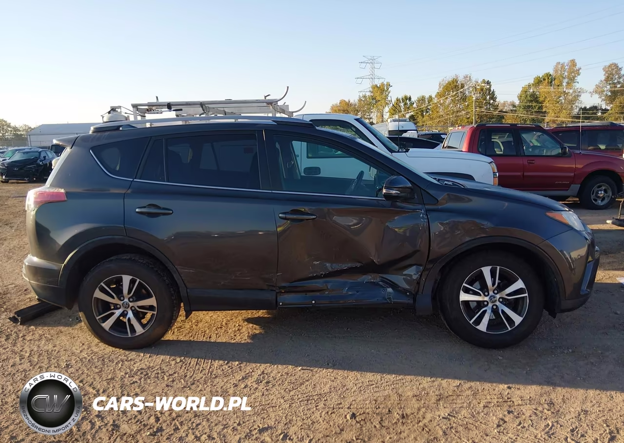 2018 Toyota Rav4 Xle VIN:2T3RFREV2JW731797 - 14