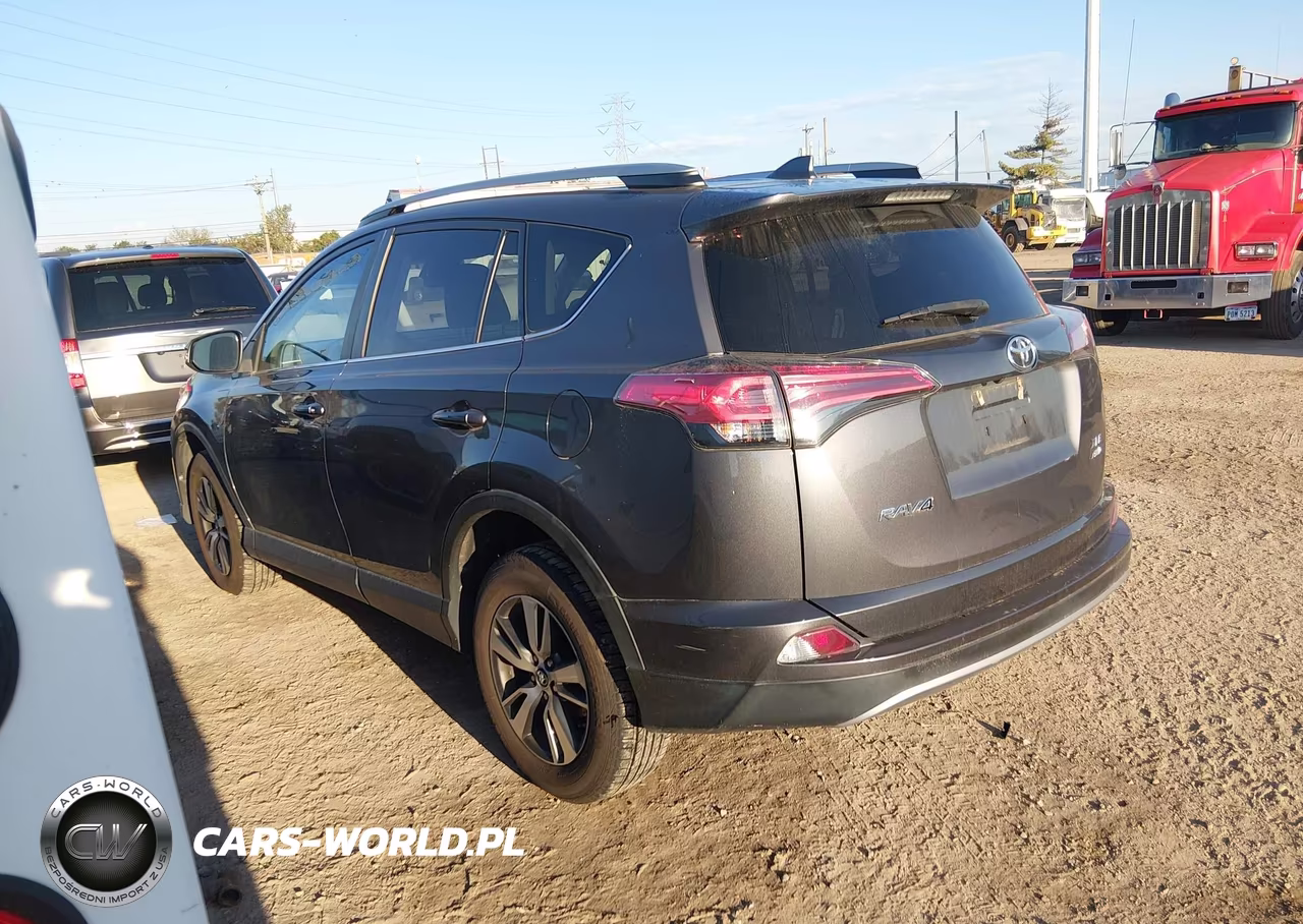 2018 Toyota Rav4 Xle VIN:2T3RFREV2JW731797 - 3