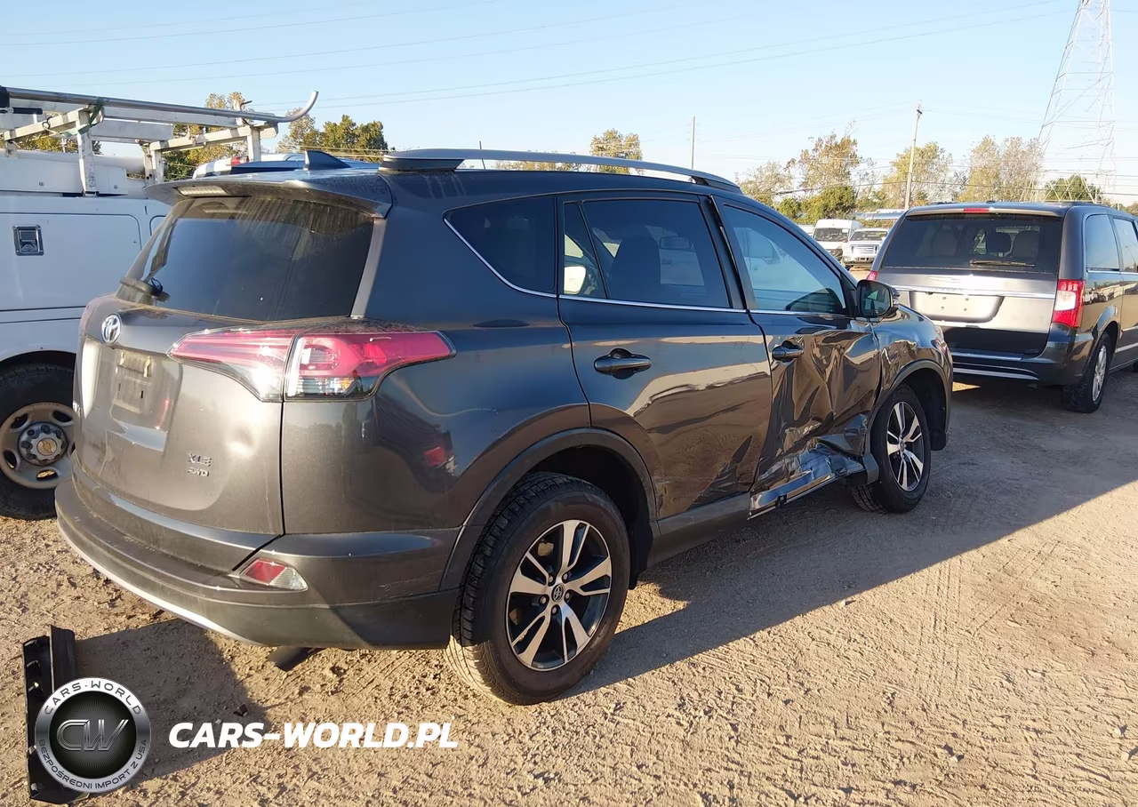 2018 Toyota Rav4 Xle VIN:2T3RFREV2JW731797 - 4