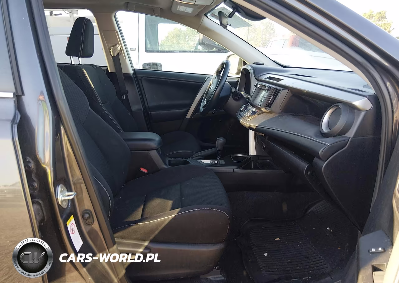 2018 Toyota Rav4 Xle VIN:2T3RFREV2JW731797 - 5