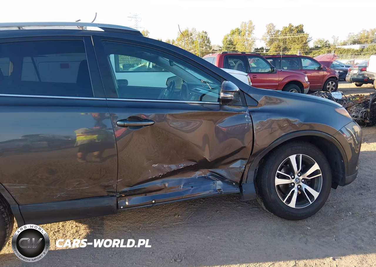 2018 Toyota Rav4 Xle VIN:2T3RFREV2JW731797 - 6