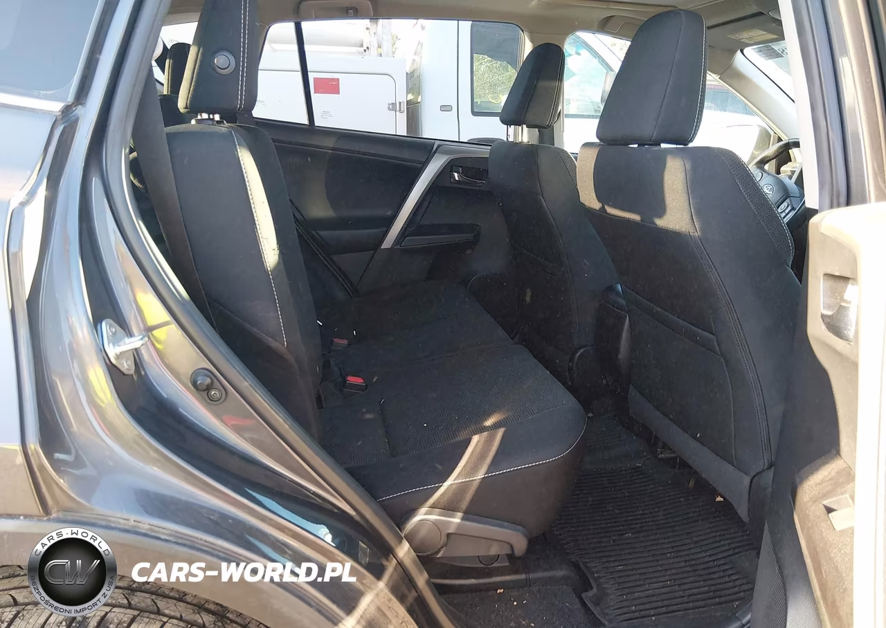2018 Toyota Rav4 Xle VIN:2T3RFREV2JW731797 - 8
