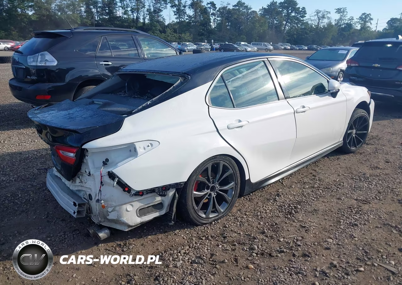 2018 Toyota Camry Se VIN:JTNB11HK1J3051911 - 4
