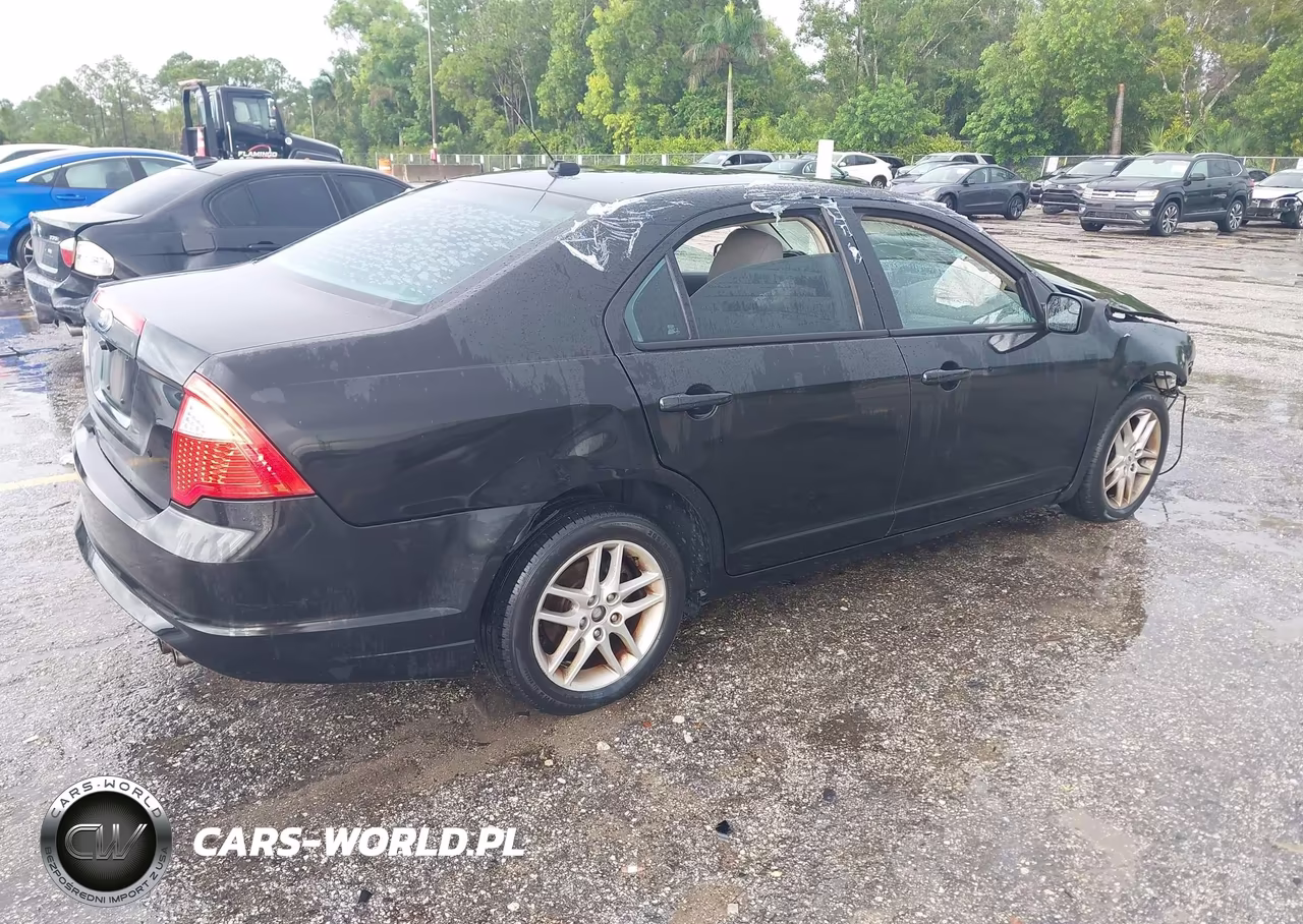 2012 Ford Fusion S VIN:3FAHP0GA7CR216290 - 4