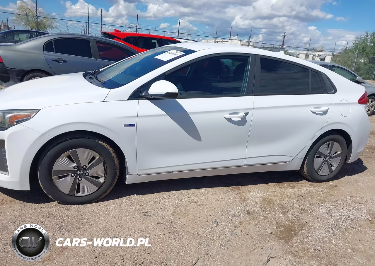 2019 Hyundai Ioniq Hybrid Blue VIN:KMHC65LC3KU122163 - 14