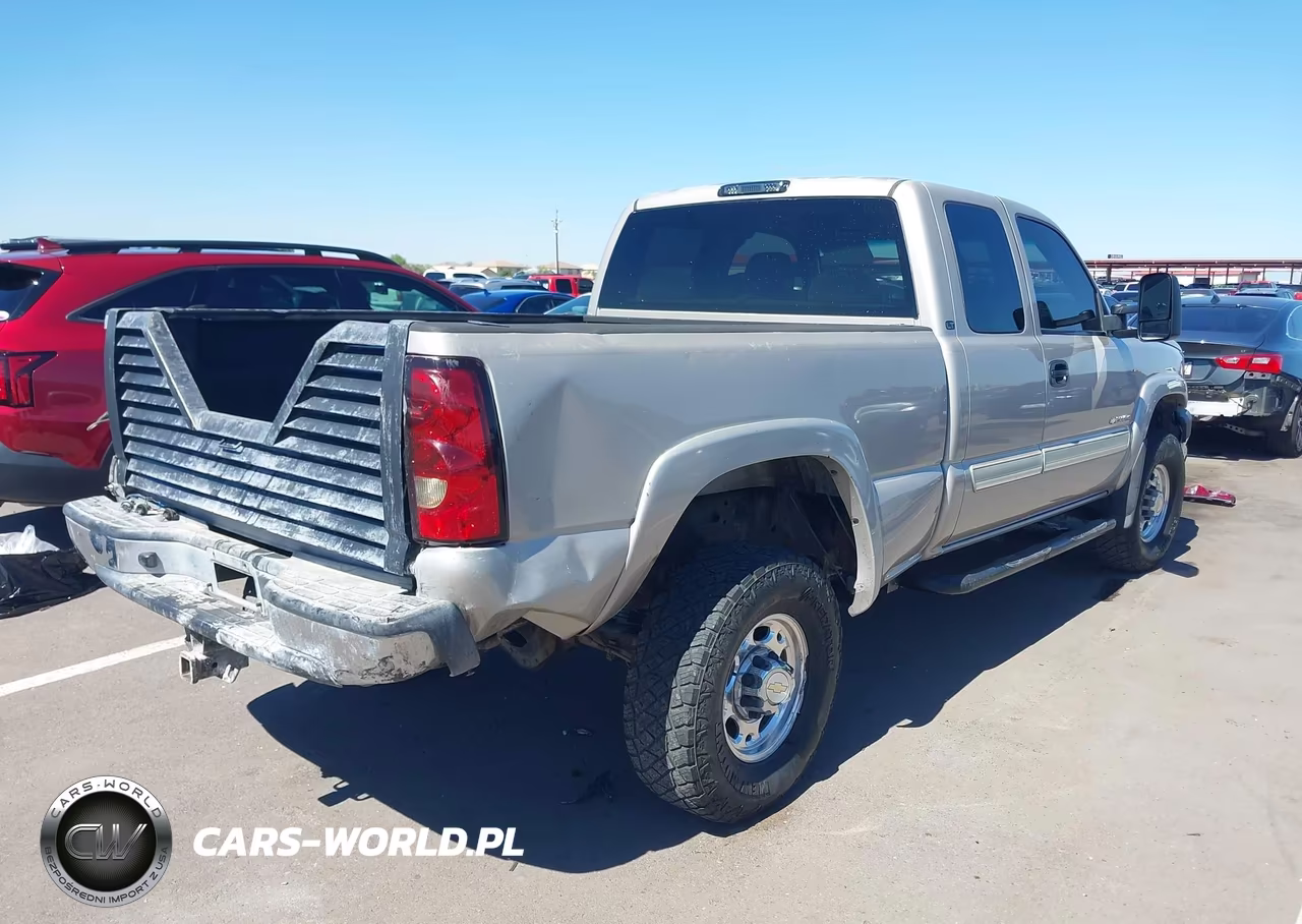 2004 Chevrolet Silverado 2500Hd Ls VIN:1GCHC29U14E362309 - 4