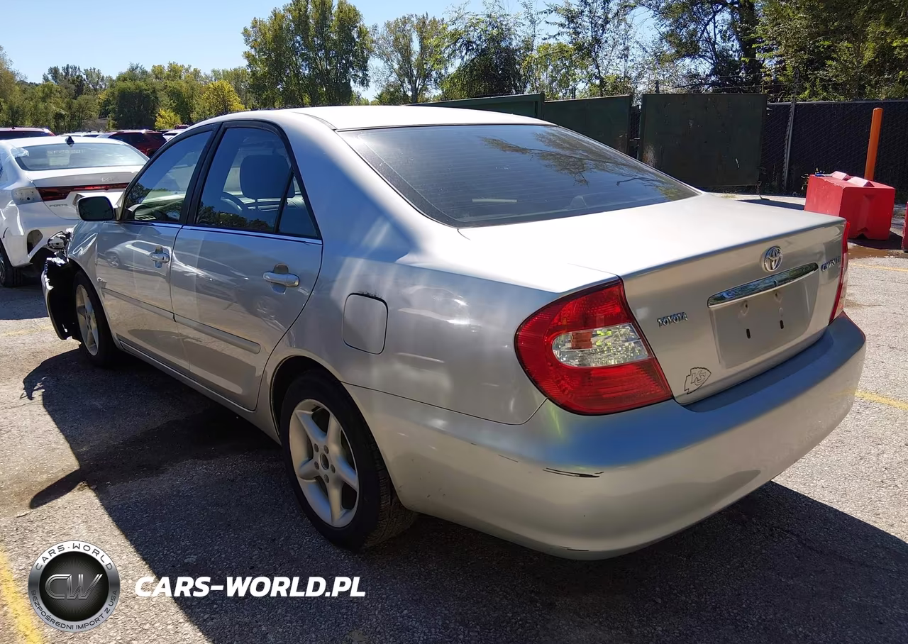 2004 Toyota Camry Le VIN:4T1BE32K24U850152 - 3