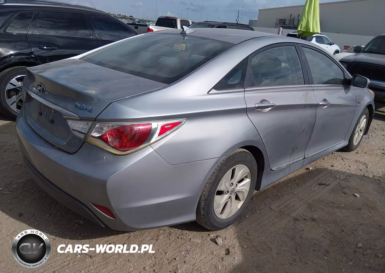 2015 Hyundai Sonata Hybrid VIN:KMHEC4A41FA134357 - 4