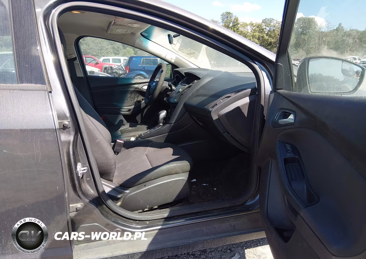 2016 Ford Focus Se VIN:1FADP3K26GL369988 - 5
