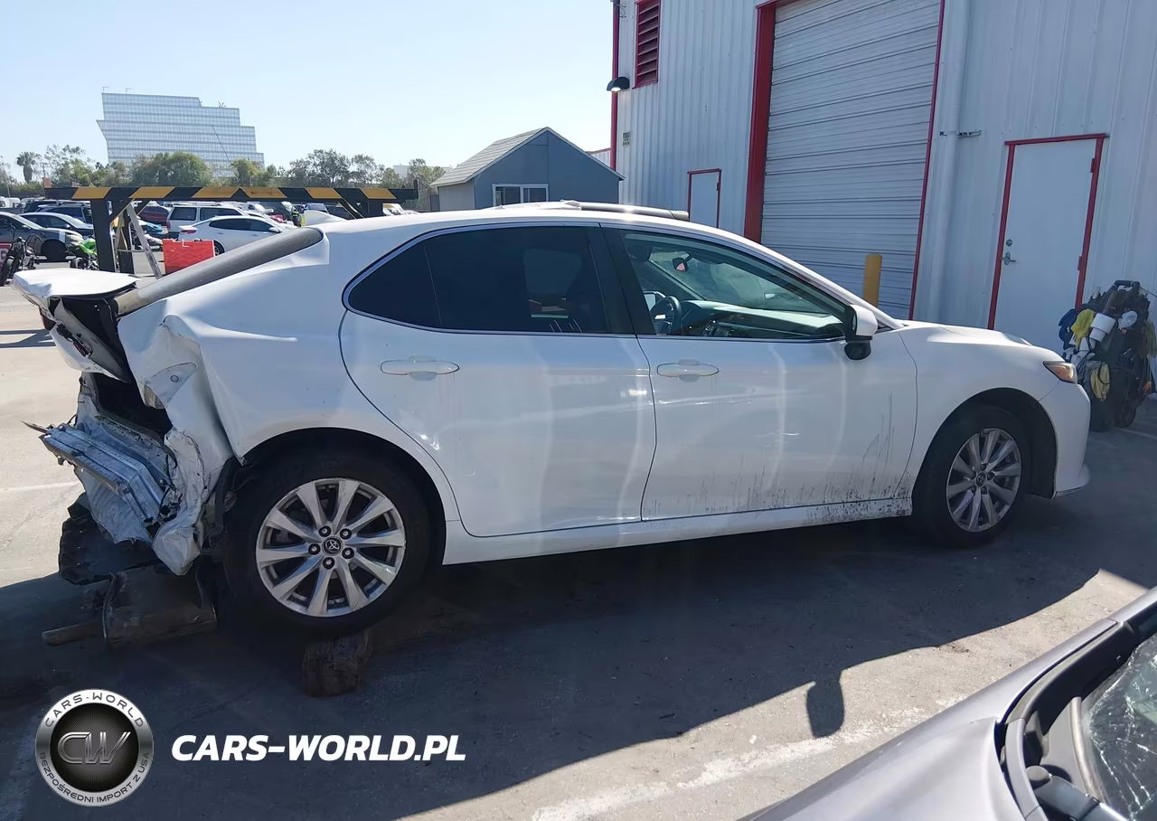 2020 Toyota Camry Le VIN:4T1C11AK9LU333225 - 13