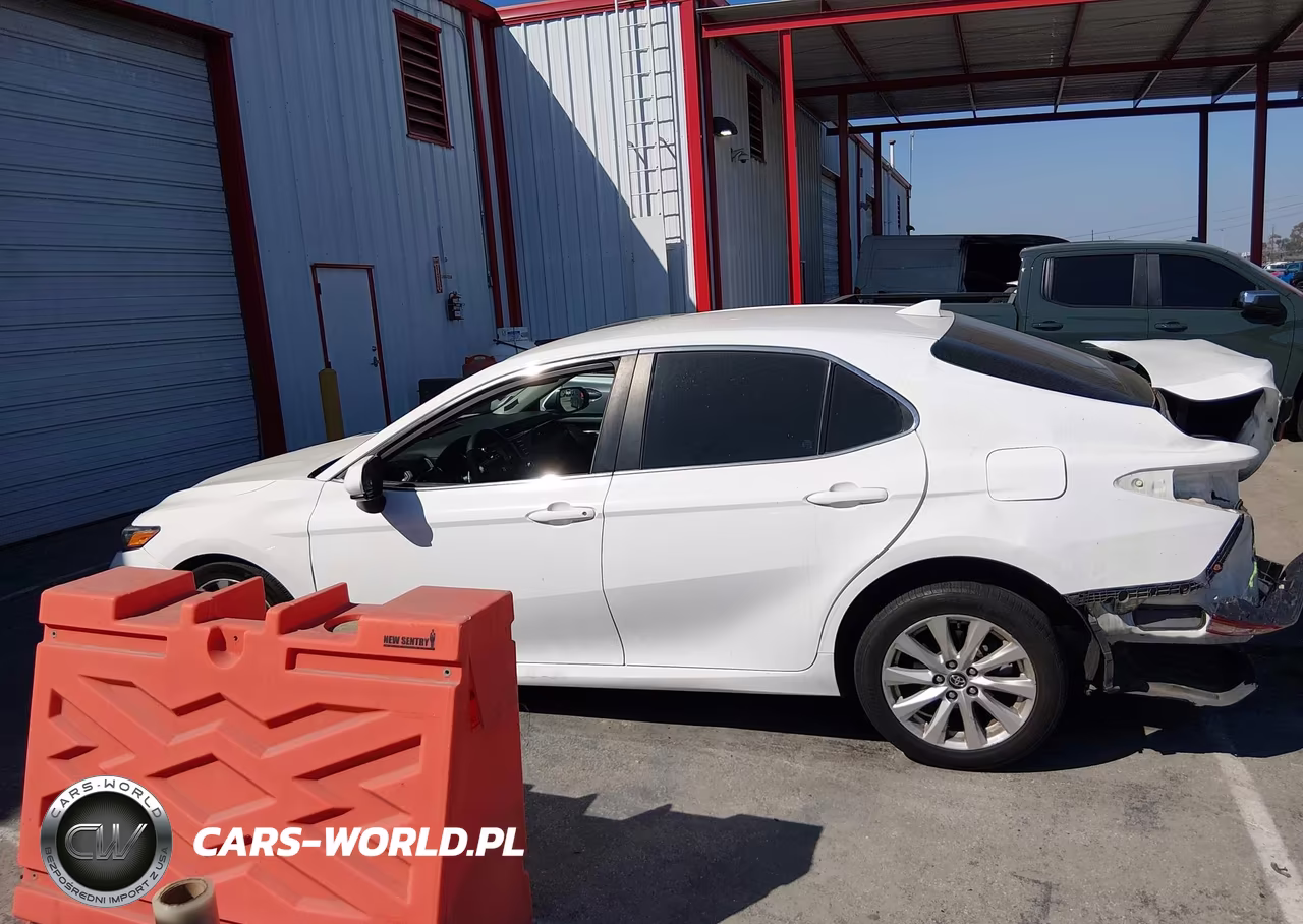 2020 Toyota Camry Le VIN:4T1C11AK9LU333225 - 14