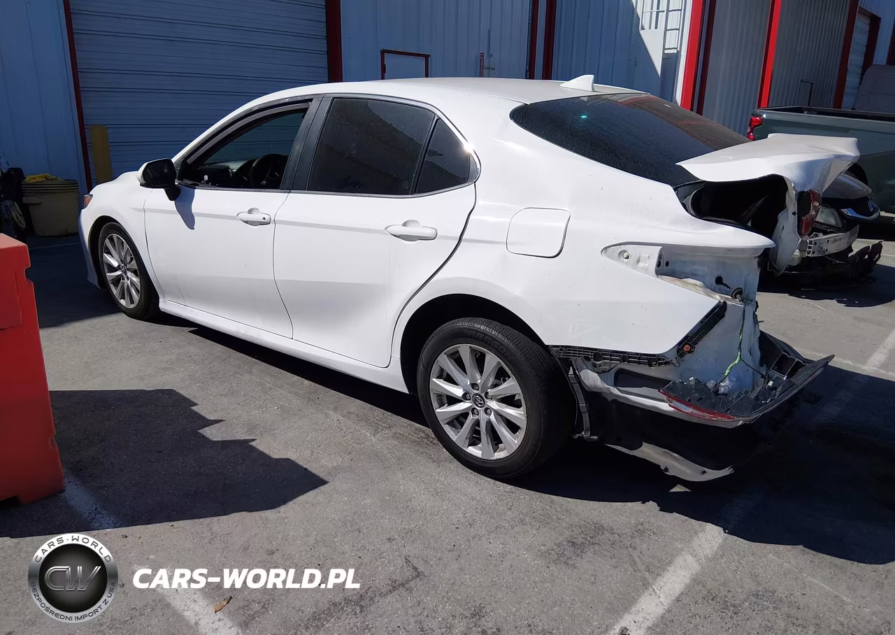 2020 Toyota Camry Le VIN:4T1C11AK9LU333225 - 3